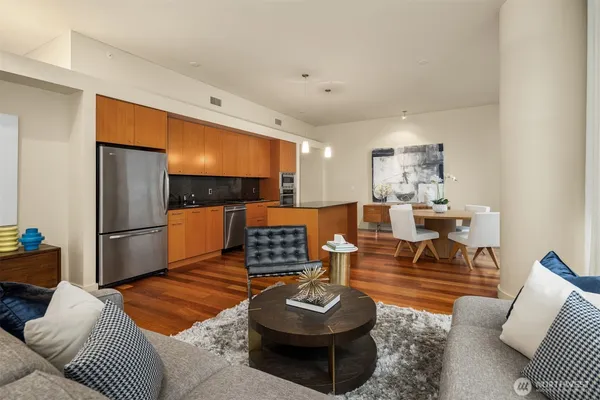 $599,950 | 909 5th Avenue, Unit 204, Seattle, WA 98164