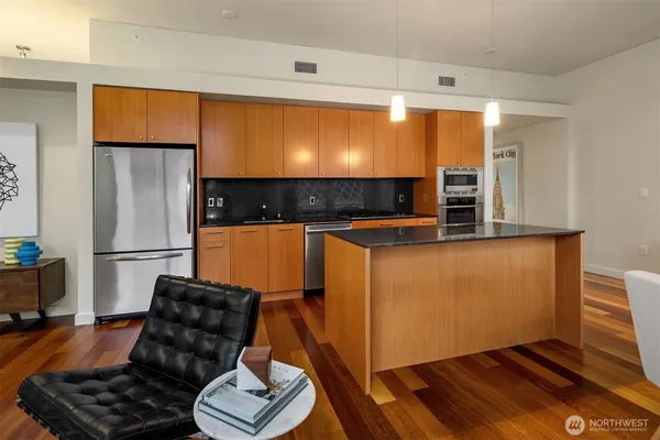 $599,950 | 909 5th Avenue, Unit 204, Seattle, WA 98164