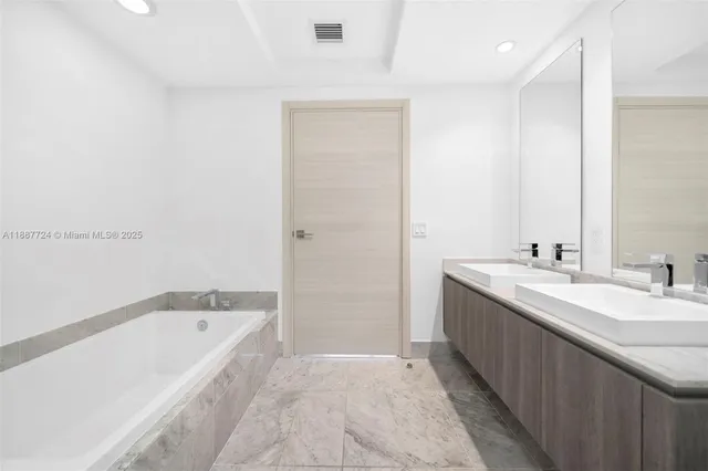 $7,300 | 801 South Miami Avenue, Unit 3809, Miami, FL 33131