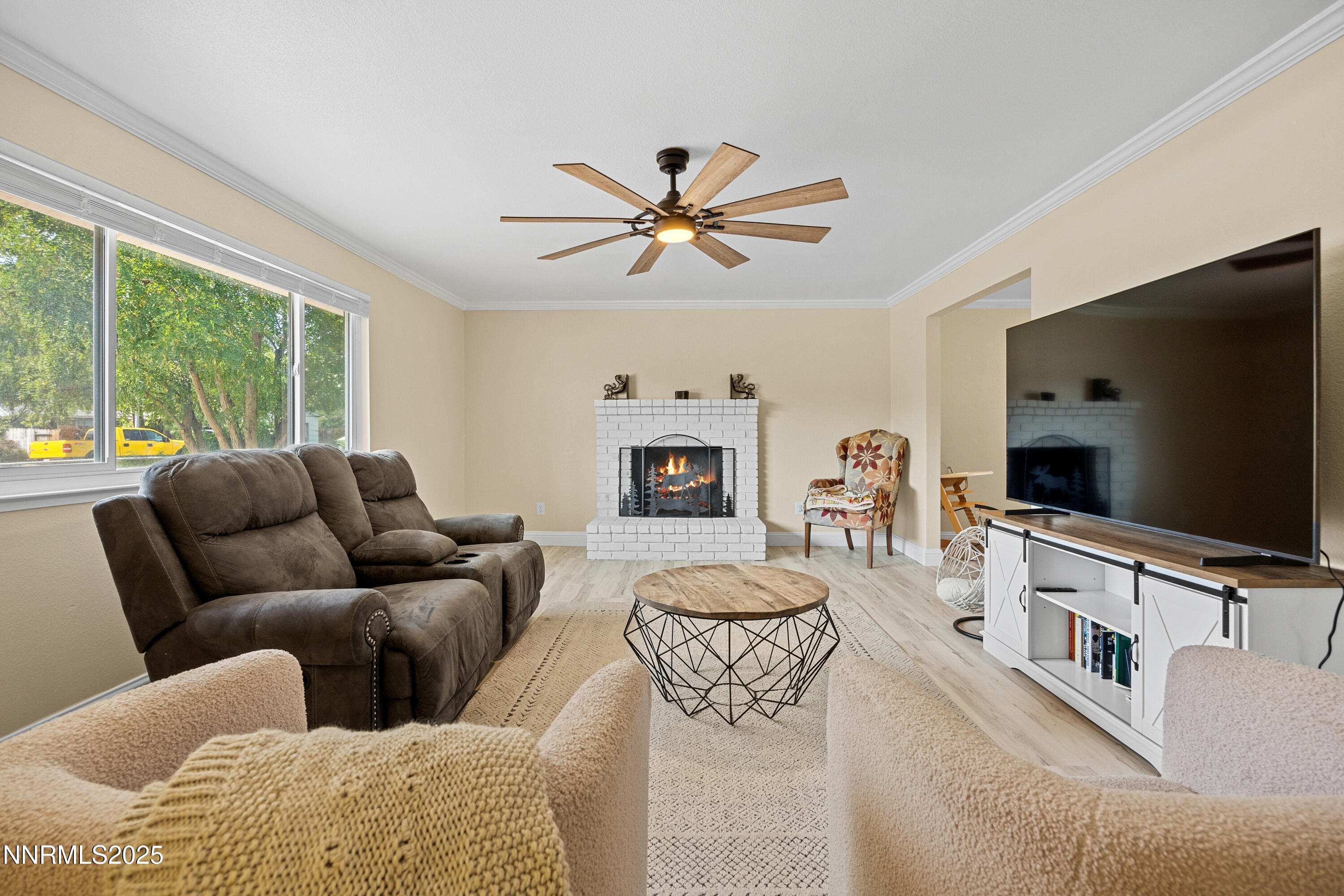 2138 Rizzo Drive Sparks, NV 89434 - Photo 4 of 24 a living room with furniture and a flat screen tv