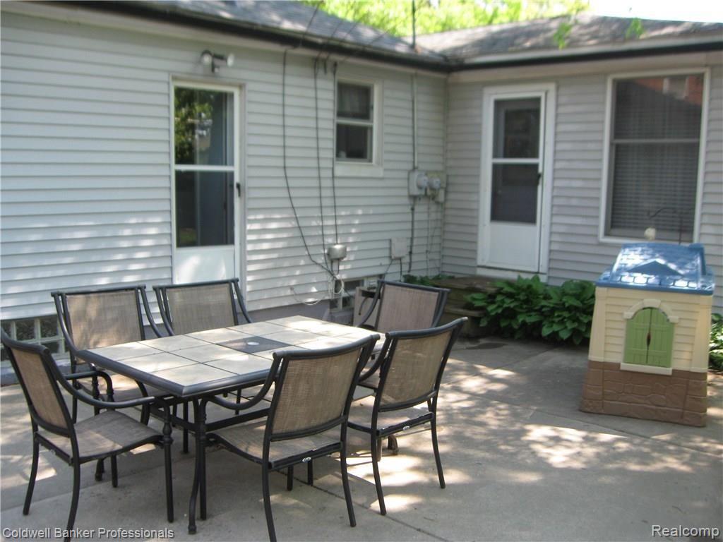 1989 Hampton Road Grosse Pointe, MI 48236 - Photo 21 of 23