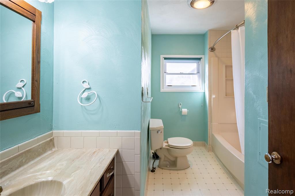 8354 Fenton Road Grand Blanc, MI 48439 - Photo 12 of 47 Gallery Image 12