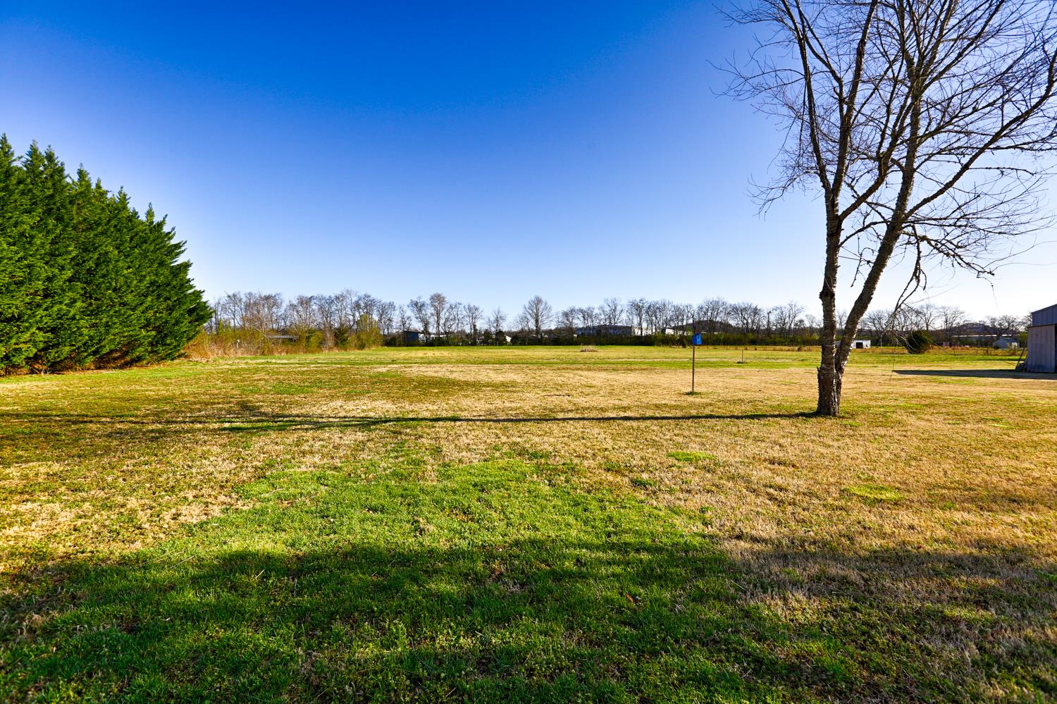 2345 Crescentview Road Pulaski, TN 38478 - Photo 21 of 23 a view of an ocean and city