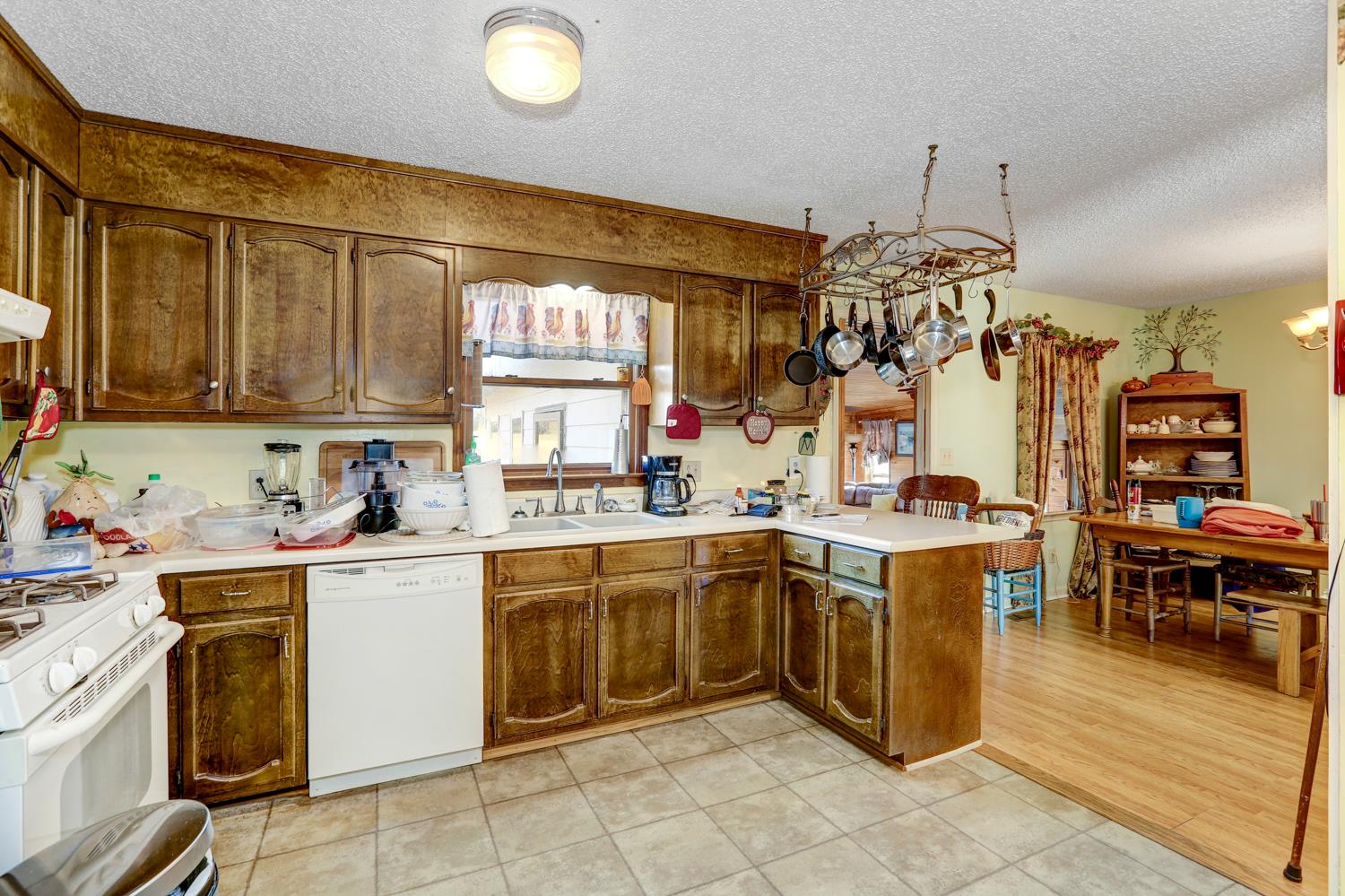 2345 Crescentview Road Pulaski, TN 38478 - Photo 6 of 23 a kitchen with lots of counter top space and dining table