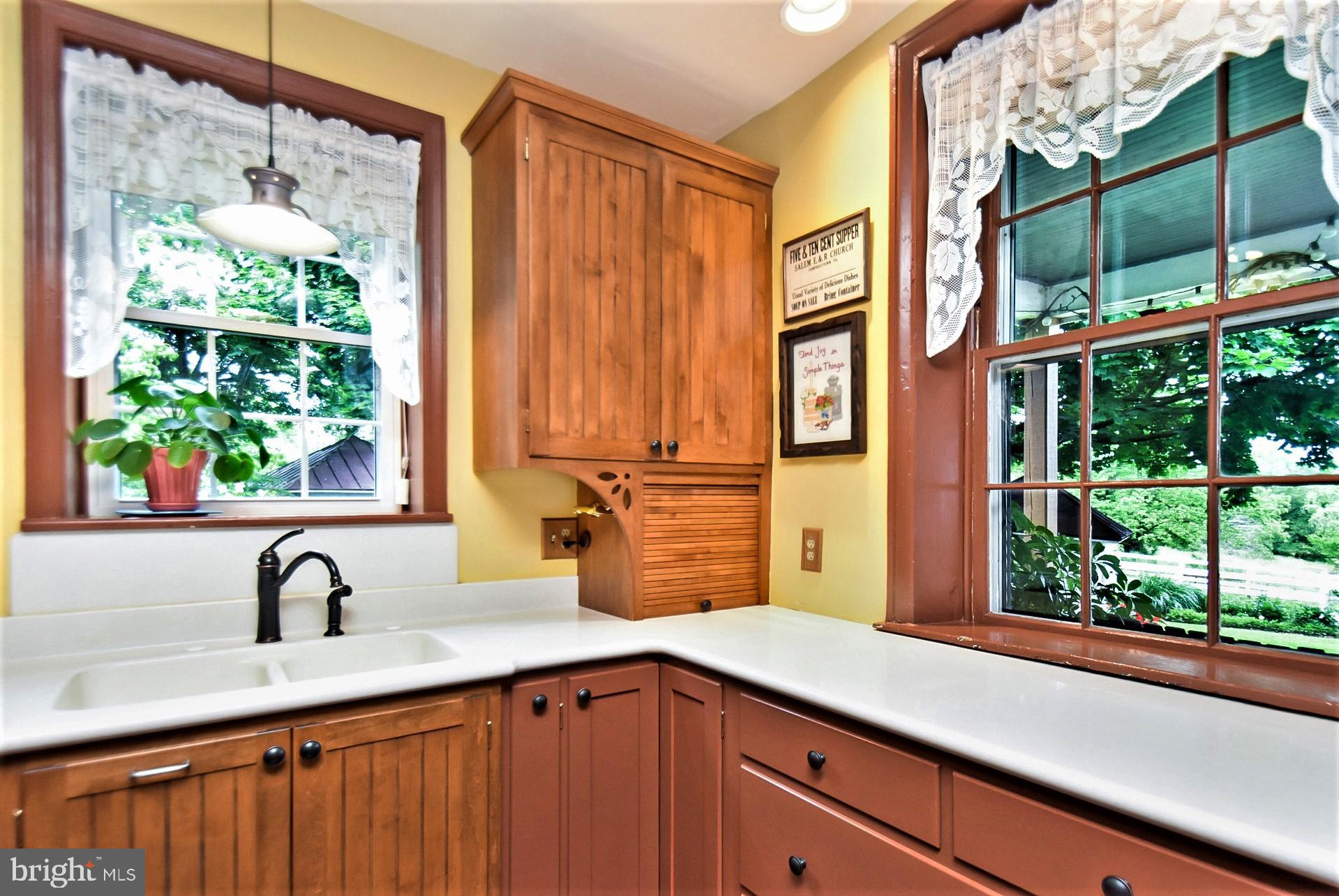 586 Laudermilch Road Hershey, PA 17033 - Photo 12 of 66 Gallery Image 12
