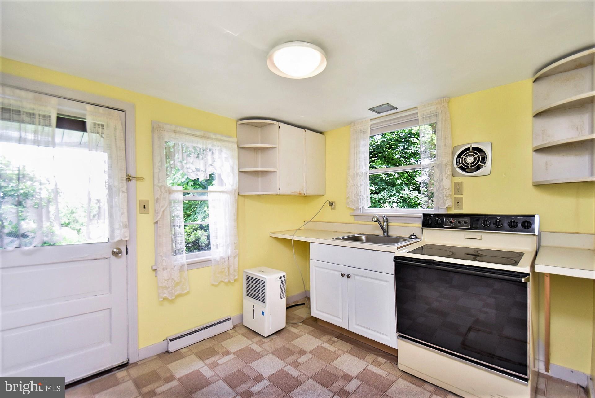 586 Laudermilch Road Hershey, PA 17033 - Photo 51 of 66 Guest/Tenant House