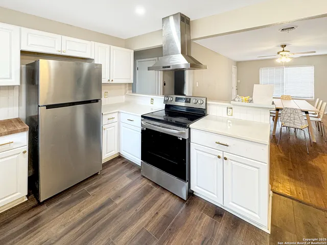 a picture of a counter top space