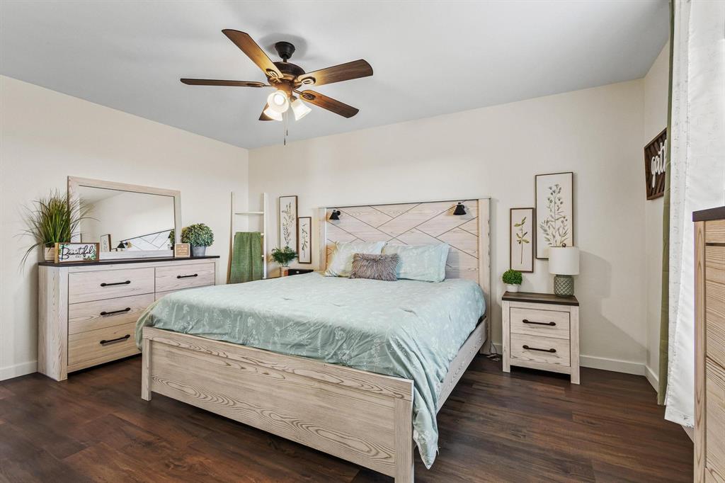 997 Private Road Brookston, TX 24977 - Photo 16 of 28 a bedroom with a bed and a dresser