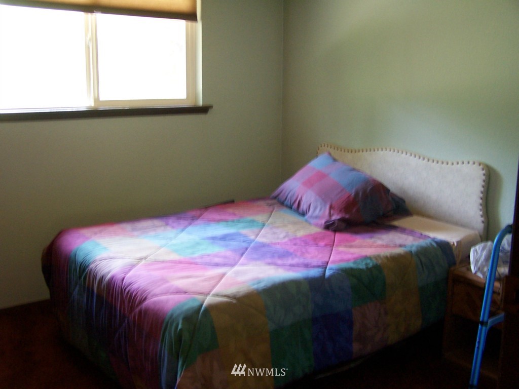 1590 Southwest J H Road Port Orchard, WA 98367 - Photo 14 of 23 Gallery Image 14