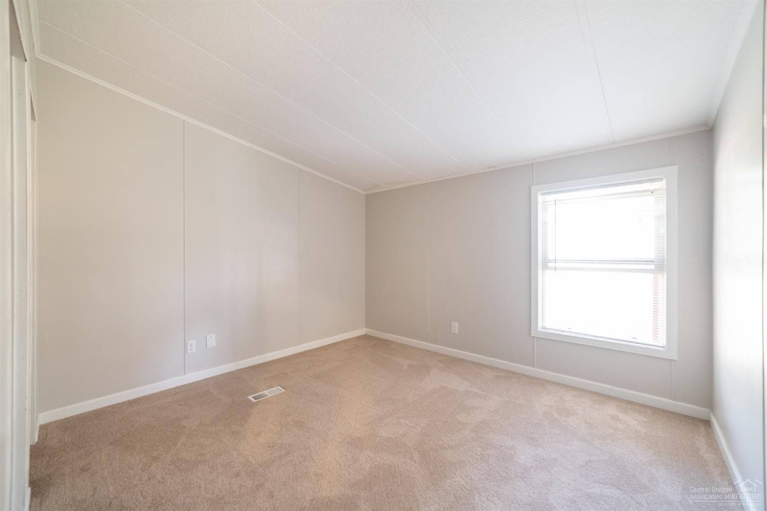 17387 Kent Road Sisters, OR 97759 - Photo 19 of 25 Gallery Image 19