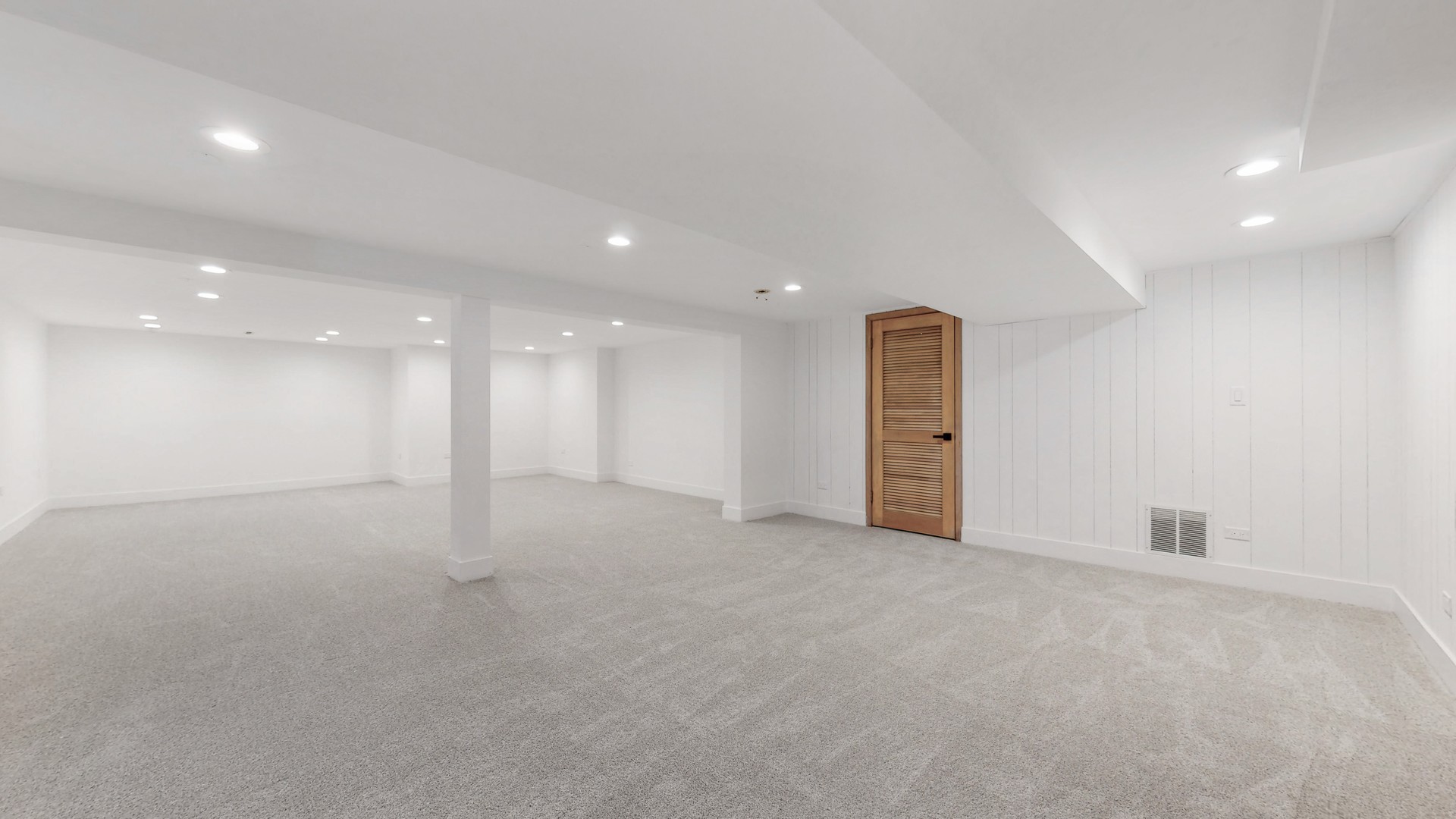 1617 Birch Road Northbrook, IL 60062 - Photo 24 of 32 a view of an empty room