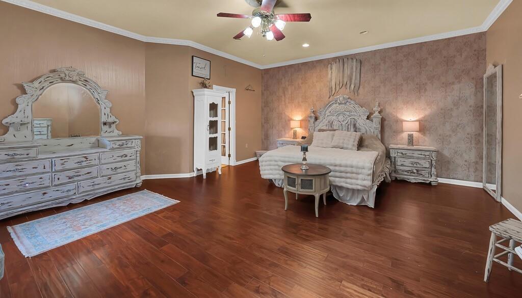 2300 North Rock Creek Road Waco, TX 76708 - Photo 11 of 40 a living room with furniture and wooden floor