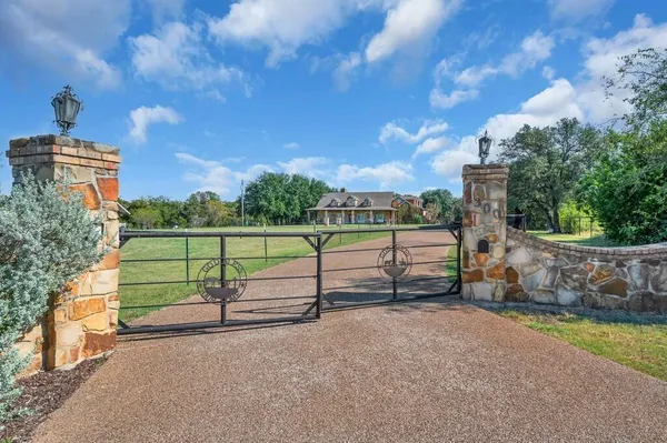 $935,000 | 2300 North Rock Creek Road, Waco, TX 76708
