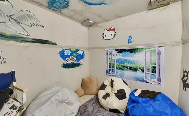 a view of walk in closet