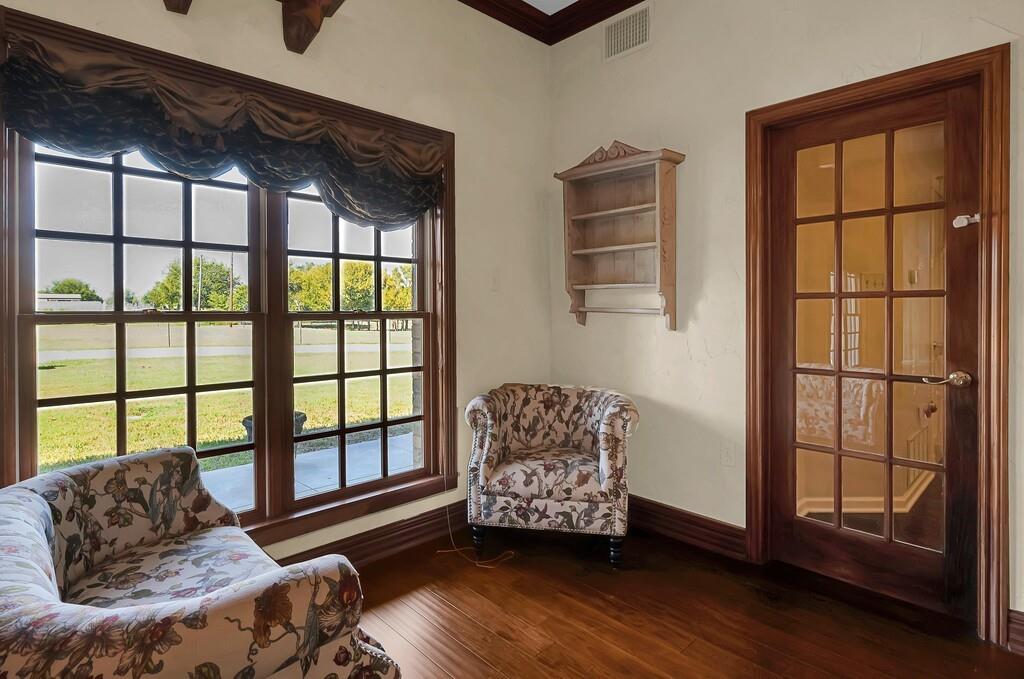 2300 North Rock Creek Road Waco, TX 76708 - Photo 10 of 40 a living room with furniture and a window