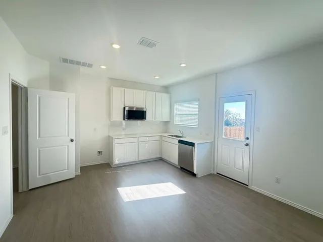 $2,899 | 18030 Prairie Falcon Way, Pflugerville, TX 78660