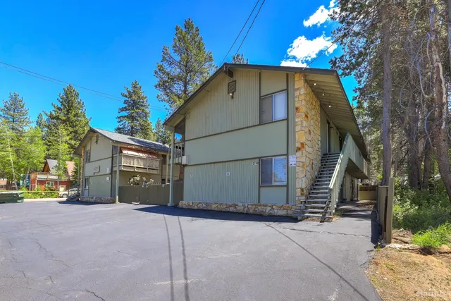 an aerial view of a entryway