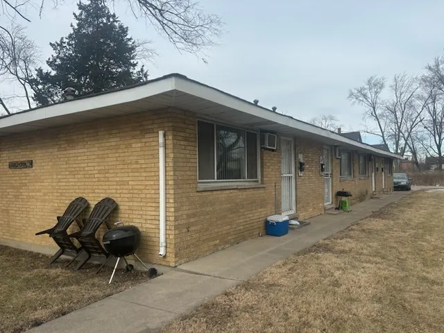 $189,900 | 173 East 151st Street, Harvey, IL 60426