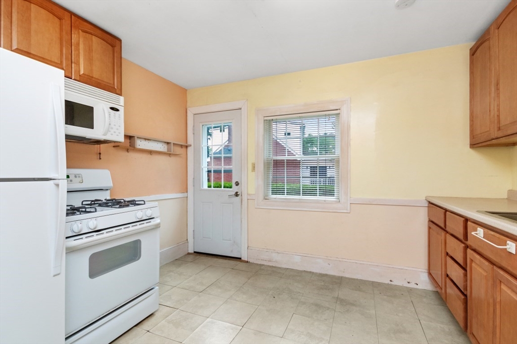 137 Russell Road Newton, MA 02465 - Photo 11 of 34 Gallery Image 11