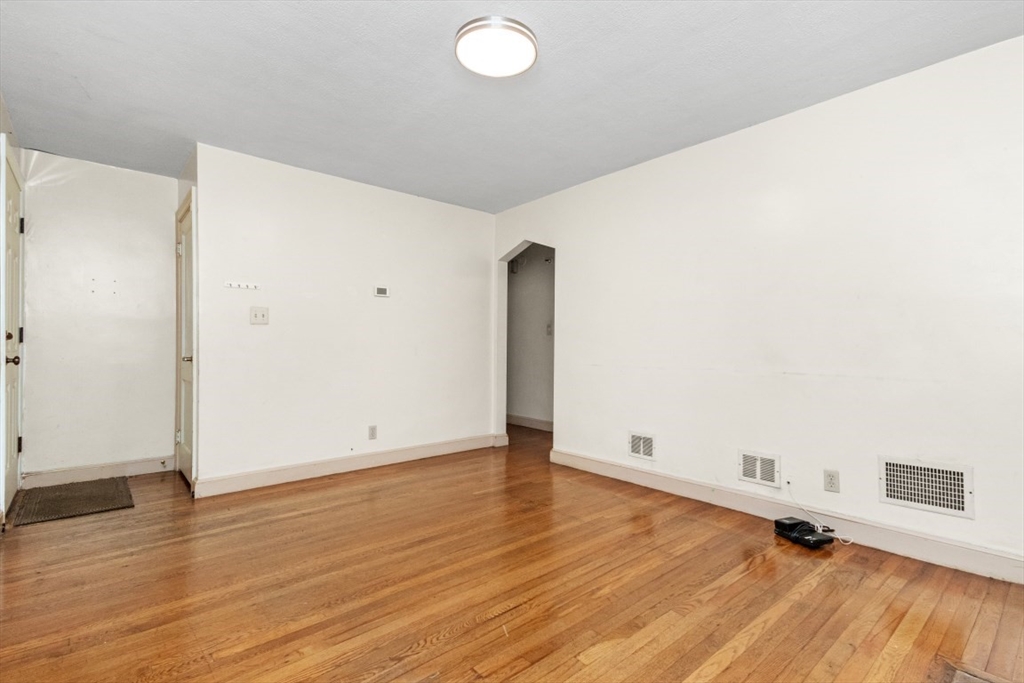 137 Russell Road Newton, MA 02465 - Photo 8 of 34 Gallery Image 8