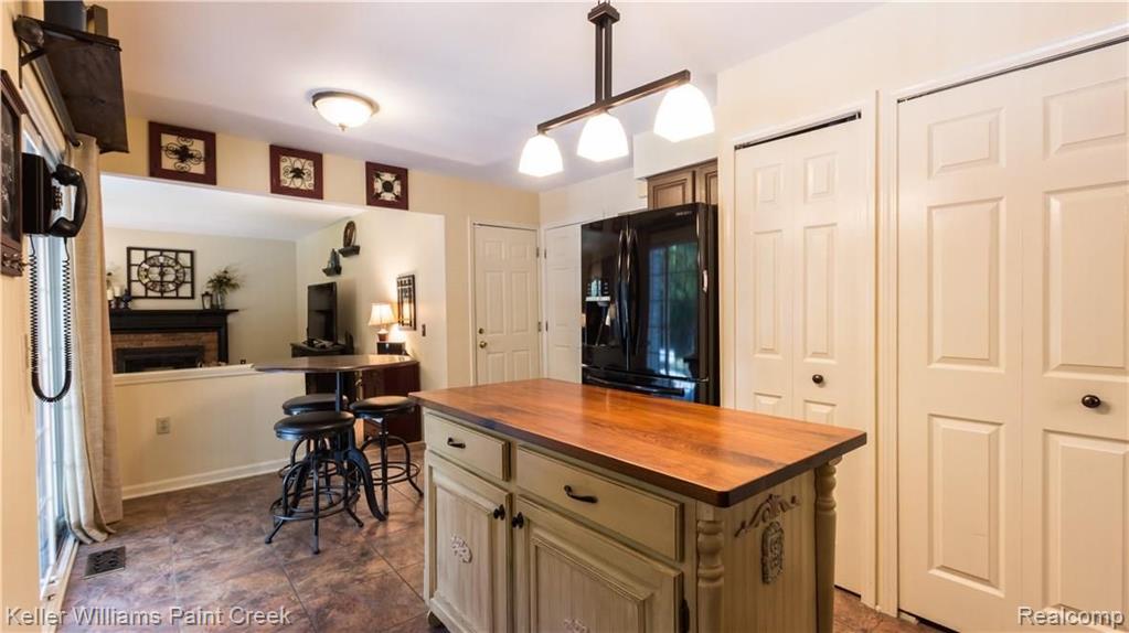 416 Ivy Wood Court Rochester Hills, MI 48307 - Photo 13 of 32