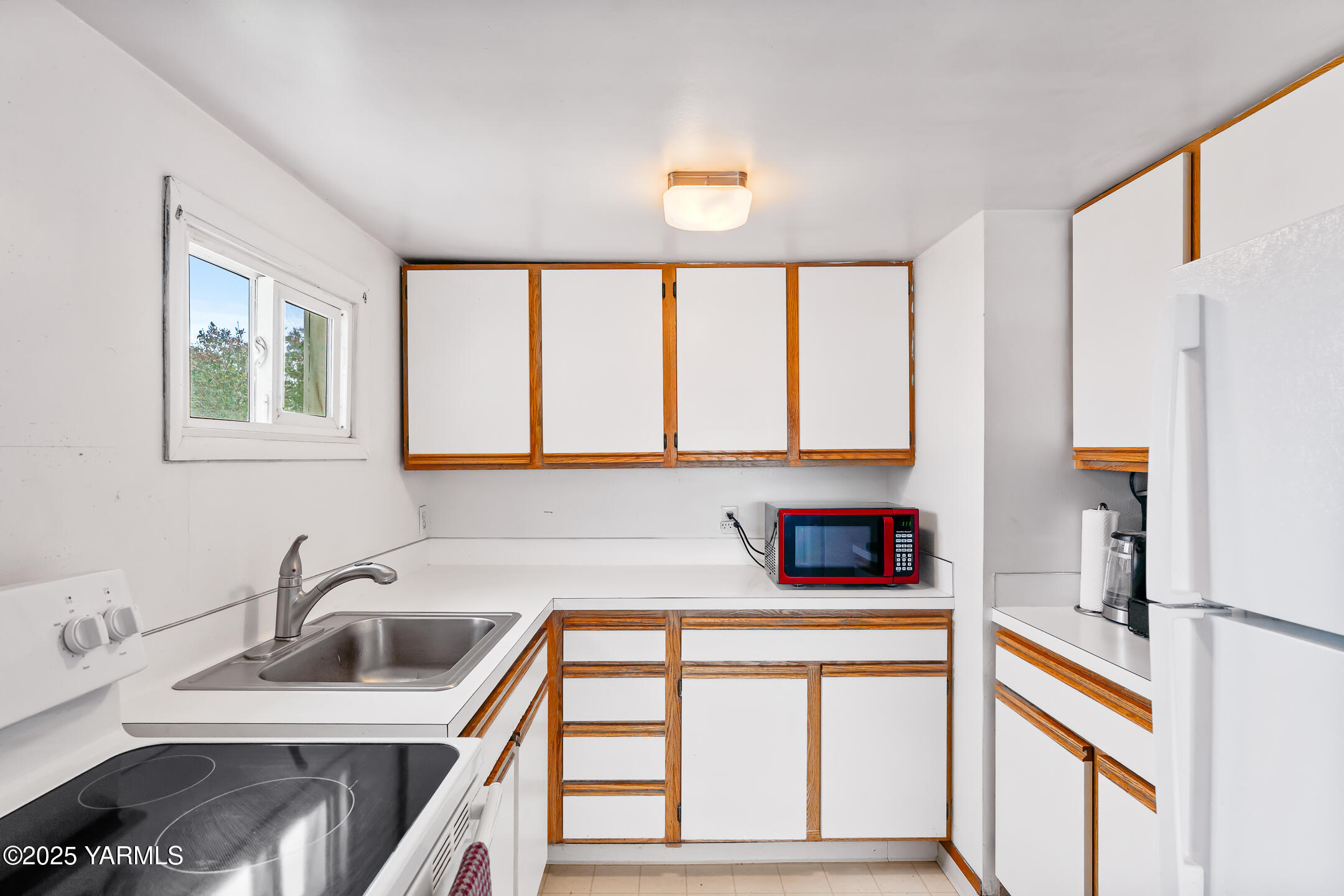 2301 North Wenas Road Selah, WA 98942 - Photo 12 of 25 a kitchen with stainless steel appliances a sink a stove and a window