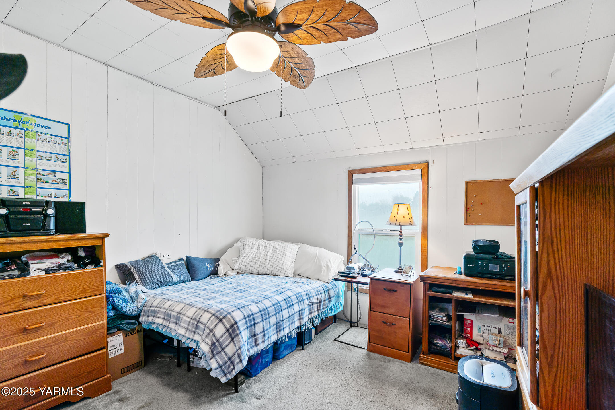 2301 North Wenas Road Selah, WA 98942 - Photo 17 of 25 a bedroom with a bed a flat screen tv and a window