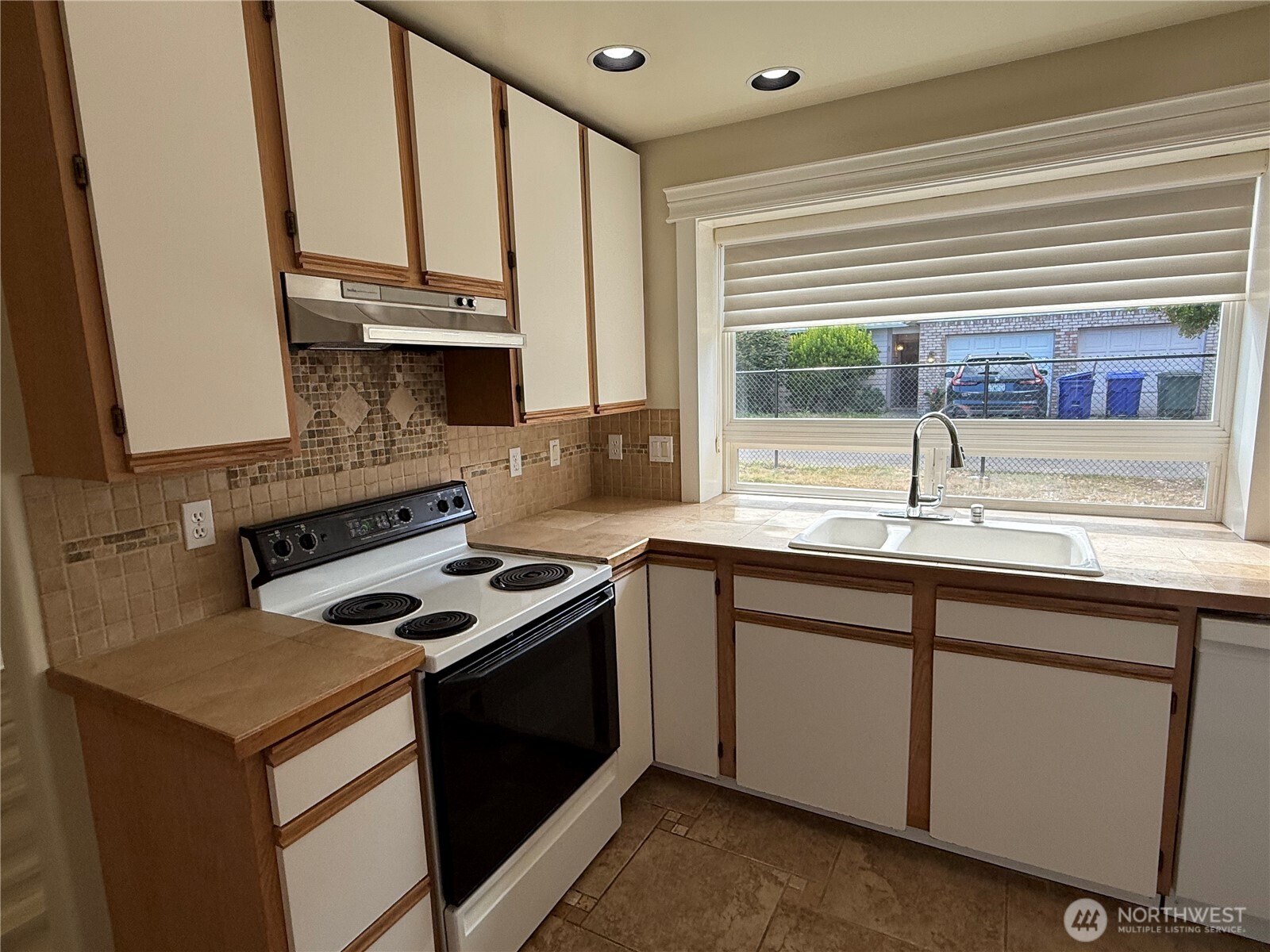 6222 Cady Road Everett, WA 98203 - Photo 7 of 26