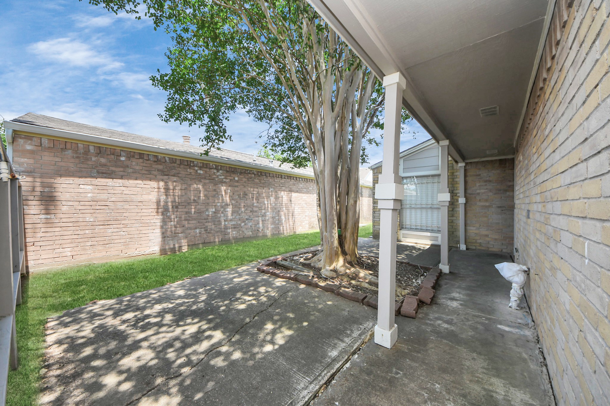 4155 Amir Street Houston, TX 77072 - Photo 6 of 43 a view of a back yard of the house