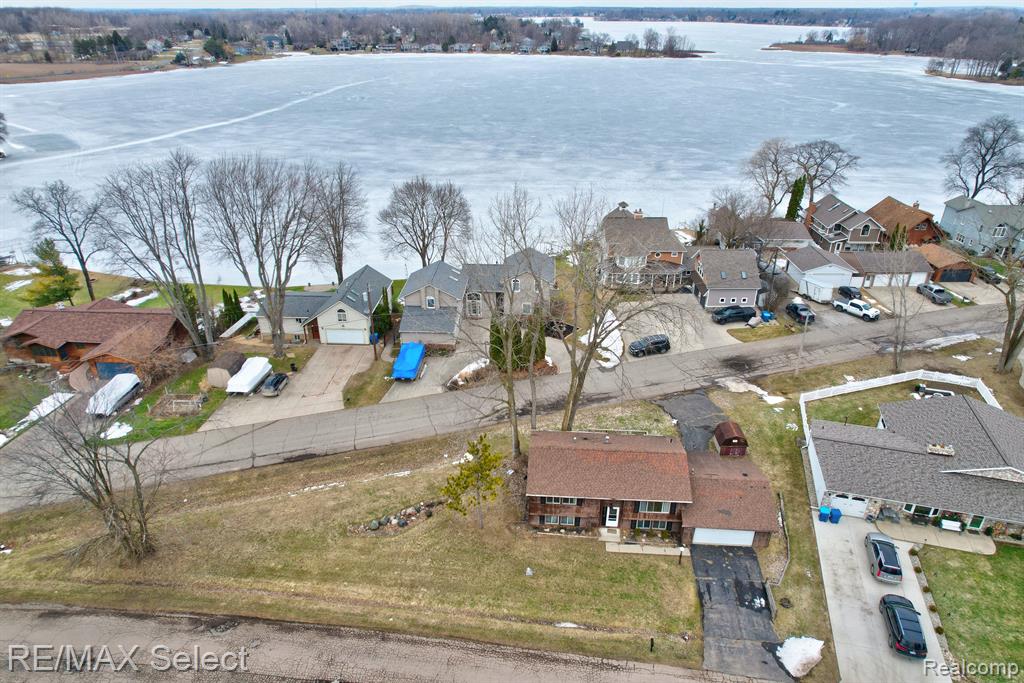 2470 Crane Road Fenton, MI 48430 - Photo 6 of 36