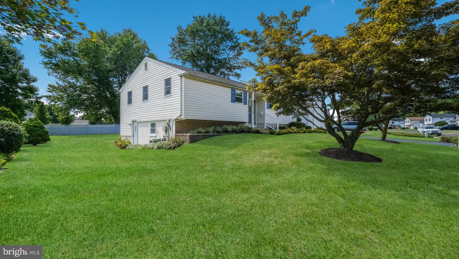 1546 Deer Run Road Warminster, PA 18974 - Photo 3 of 39 Gallery Image 3