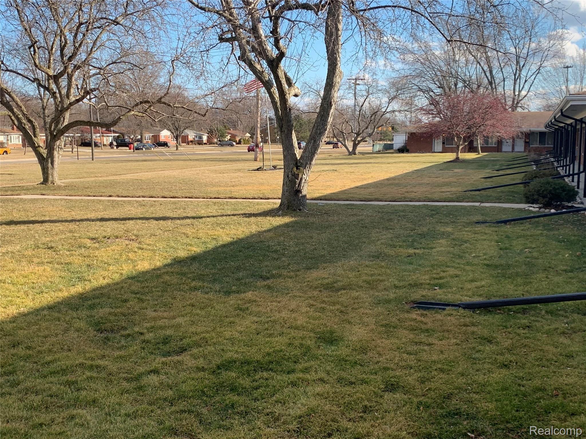 24301 Kelly Road, Unit 119 Eastpointe, MI 48021 - Photo 9 of 10 IMG_8280.jpg