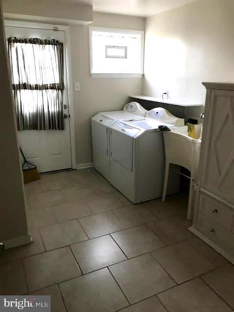 815 Hopewood Road Baltimore, MD 21208 - Photo 12 of 20 MudRoom/Laundry Rm