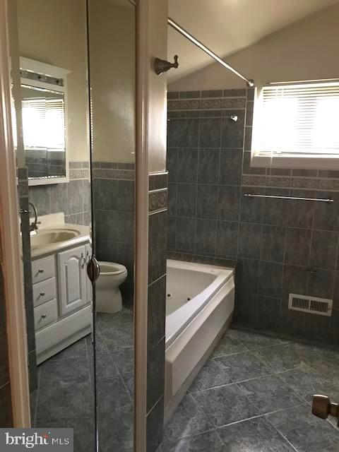 815 Hopewood Road Baltimore, MD 21208 - Photo 18 of 20 2nd Flr Bathroom