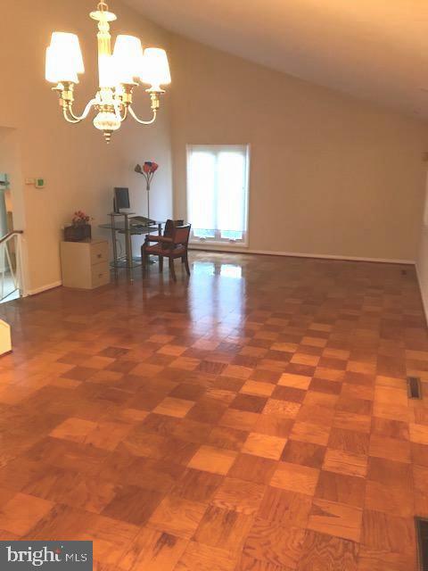 815 Hopewood Road Baltimore, MD 21208 - Photo 3 of 20 Living Room