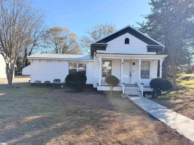 $217,500 | 703 South Harper Street, Laurens, SC 29360