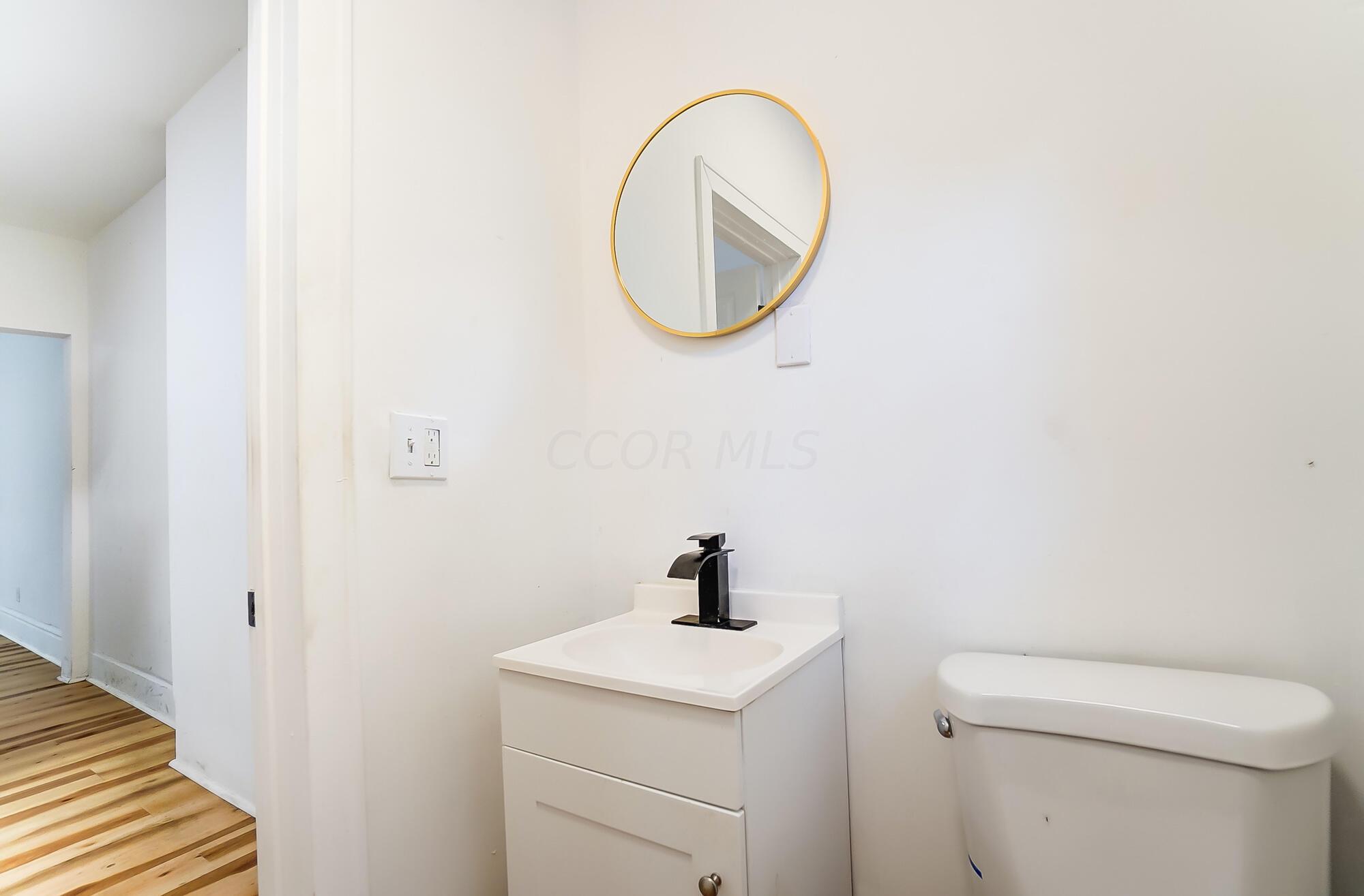 1118-1120 Lockbourne Road Columbus, OH 43206 - Photo 45 of 66 052
