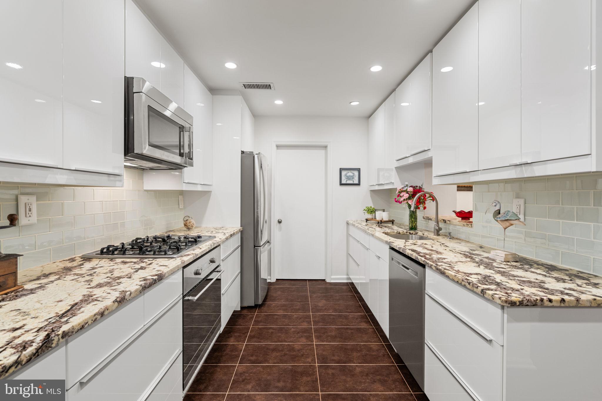5804 Cove Landing Road, Unit 101 Burke, VA 22015 - Photo 9 of 37 Kitchen
