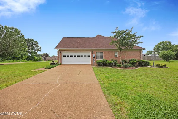$345,000 | 635 West Church Avenue, Medina, TN 38355