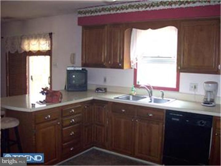 710 Courses Landing Road Carneys Point, NJ 08069 - Photo 11 of 15 Kitchen