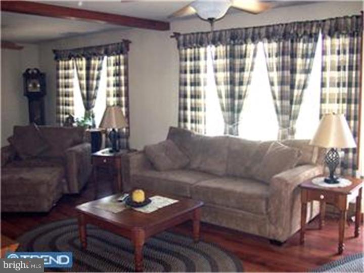 710 Courses Landing Road Carneys Point, NJ 08069 - Photo 13 of 15 Living Room
