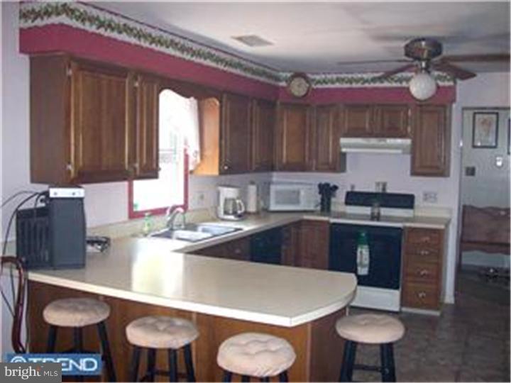 710 Courses Landing Road Carneys Point, NJ 08069 - Photo 10 of 15 Kitchen