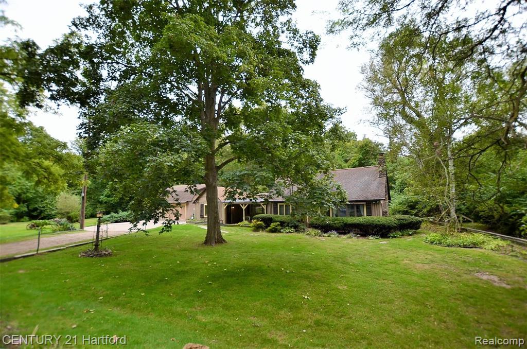 31395 West Nine Mile Road Farmington Hills, MI 48336 - Photo 2 of 40