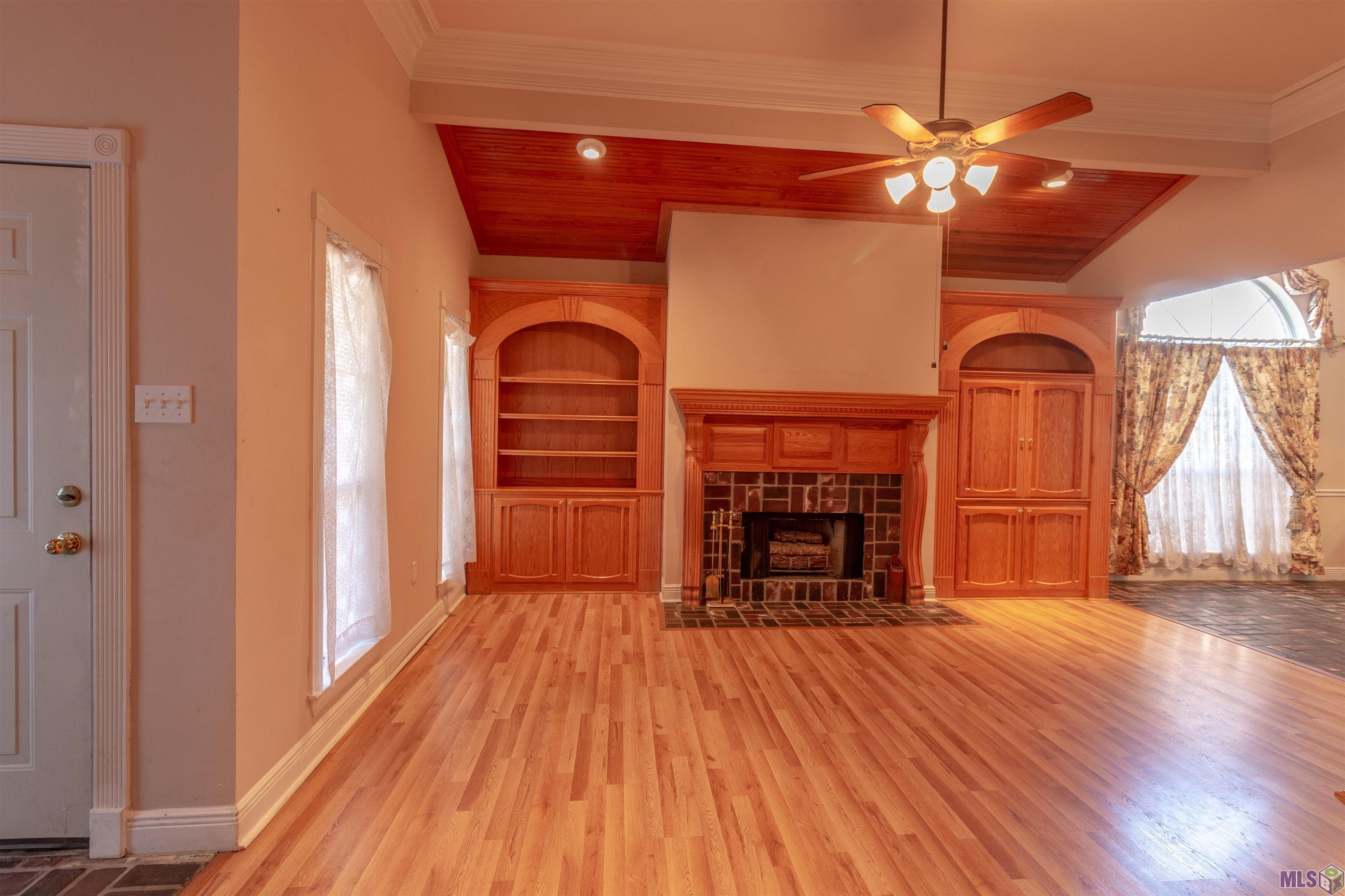2045 Hunters Way Drive Baton Rouge, LA 70816 - Photo 3 of 16 Gallery Image 3