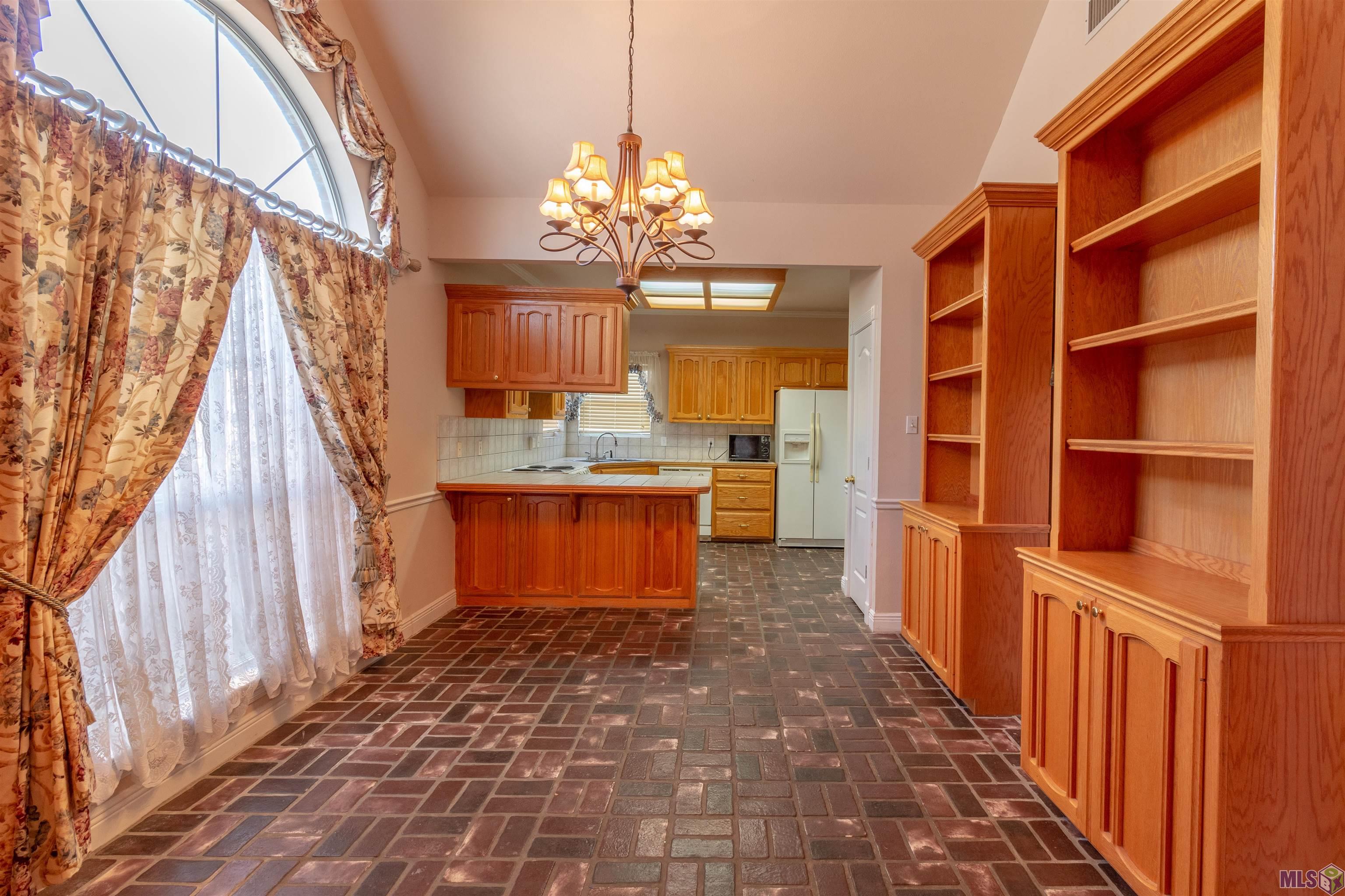 2045 Hunters Way Drive Baton Rouge, LA 70816 - Photo 4 of 16 Gallery Image 4
