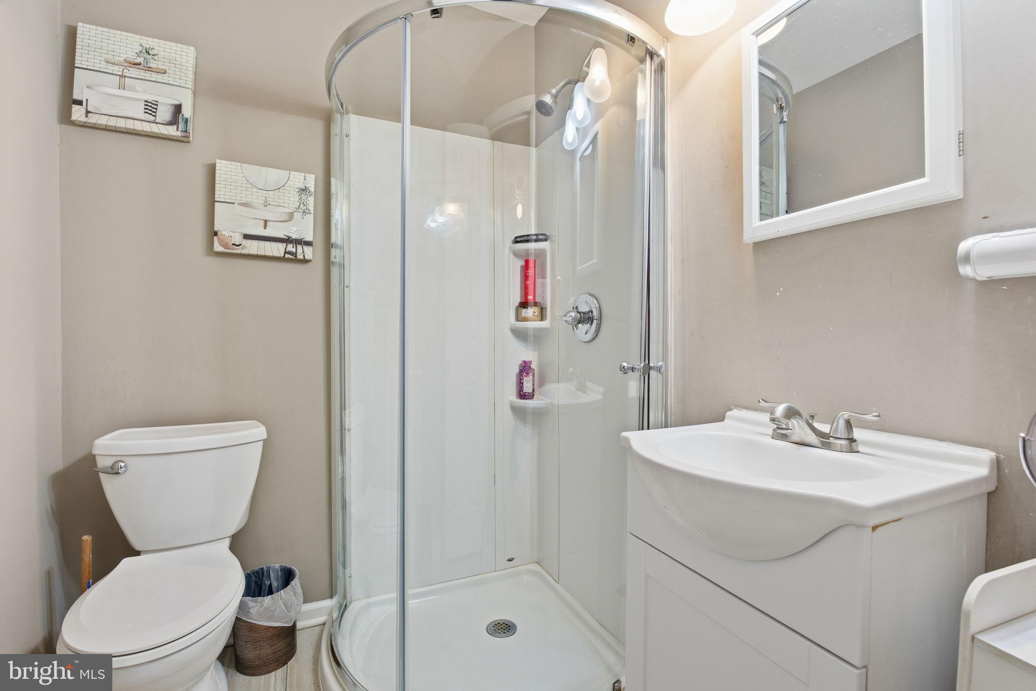 620 Yorkshire Drive Edgewood, MD 21040 - Photo 15 of 31 a bathroom with a toilet sink and shower