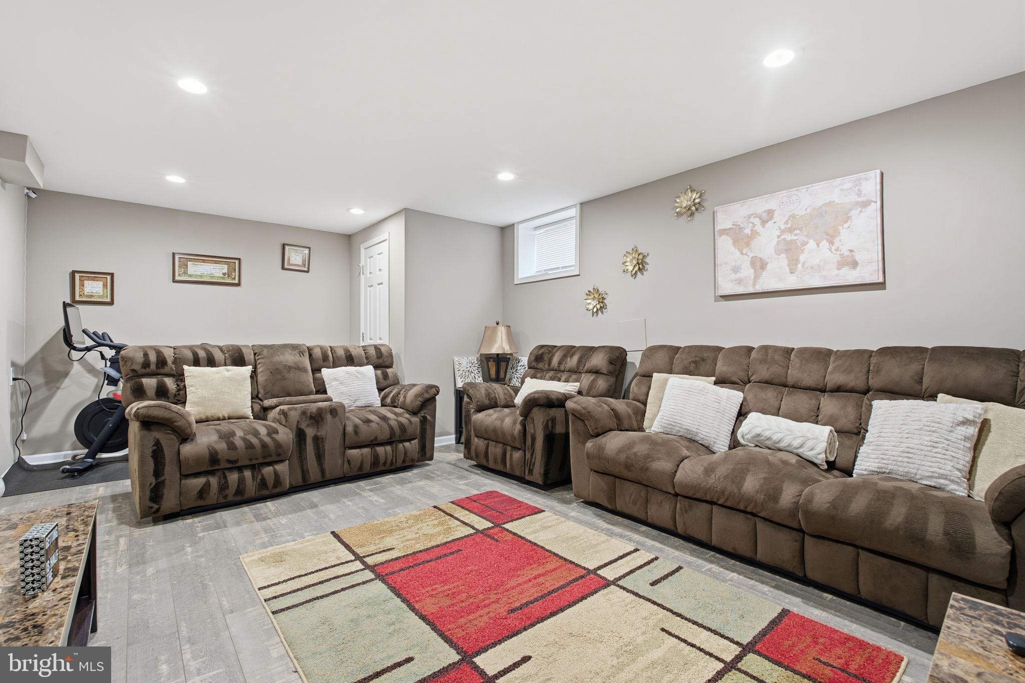 620 Yorkshire Drive Edgewood, MD 21040 - Photo 23 of 31 a living room with furniture and painting on the wall