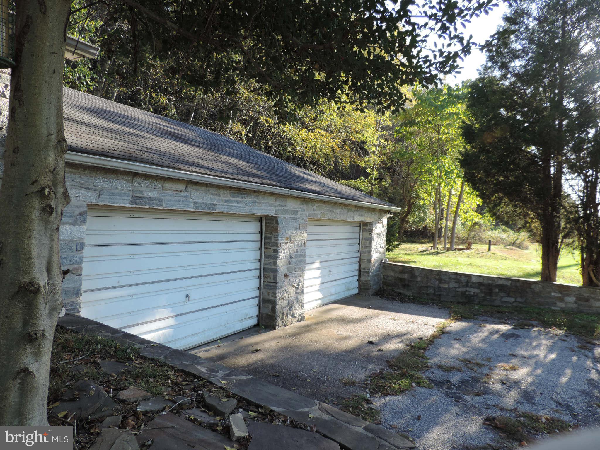 Oversized Garage for 4+ Cars