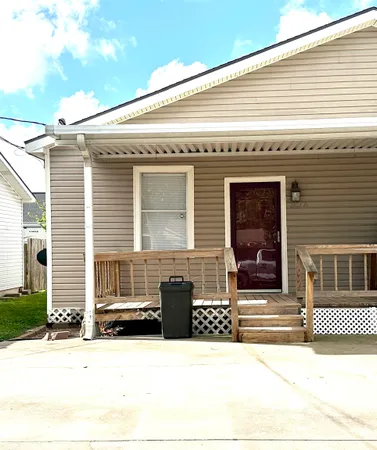 $1,550 | 307 Avenue East, Port Neches, TX 77651