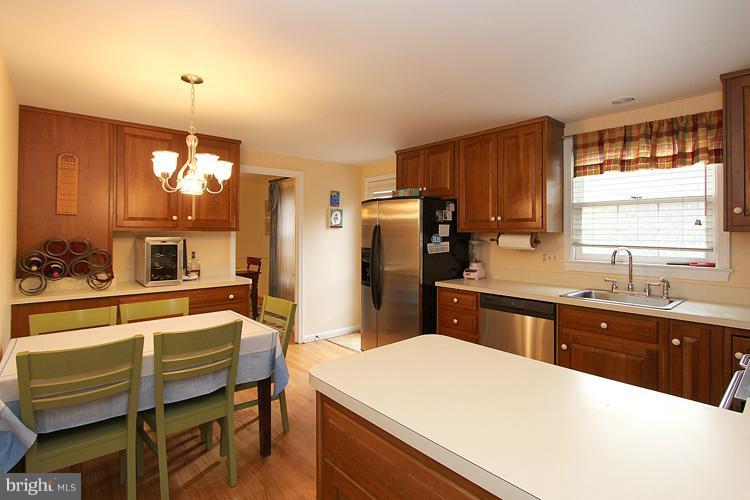 8400 Aqueduct Road Potomac, MD 20854 - Photo 1 of 25 Kitchen